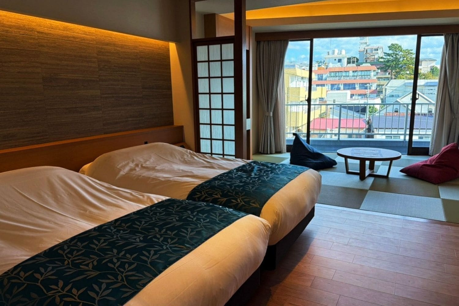 Quarto conforto, várias camas, para não fumantes (Japanese-Western-Style) | Cofres nos quartos, Wi-Fi de cortesia, roupa de cama