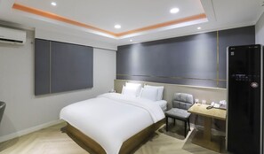 Standard Room (Check-in at 7pm on Sat&Sun) | Premium bedding, down duvets, memory-foam beds, free WiFi - Hotel Primo (Daejeon)
