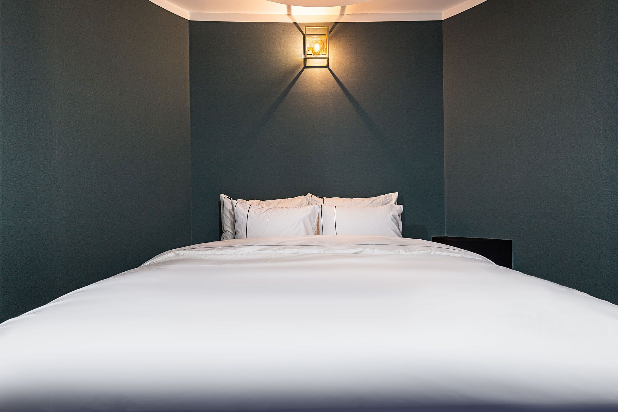 Deluxe-rum (Check-in at 7pm on Sat&Sun) | Sängtillbehör av högsta kvalitet, duntäcken och memory foam-madrasser