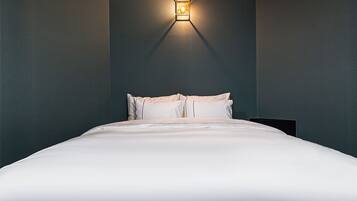 Deluxe-rum (Check-in at 7pm on Sat&Sun) | Sängtillbehör av högsta kvalitet, duntäcken och memory foam-madrasser