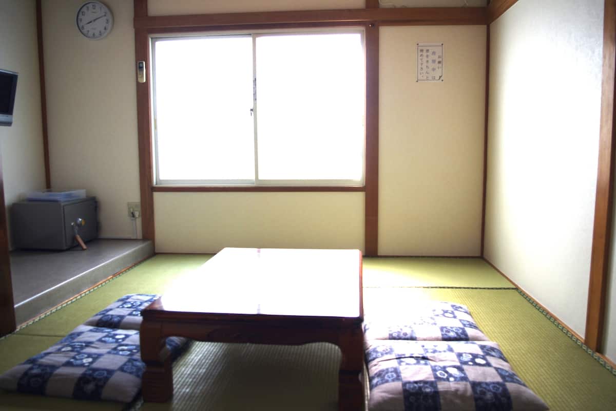 經濟客房 (Budget Japanese Style, 2 to 3 Guests) | 羽絨被、免費無線上網、床單