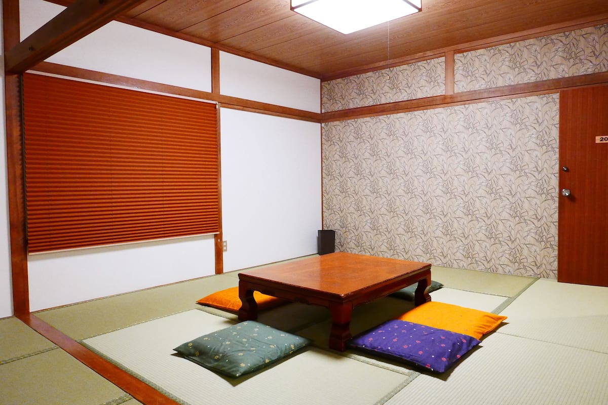經濟客房 (Budget Japanese Style, 2 to 4 Guests) | 羽絨被、免費無線上網、床單