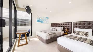 1 dormitorio, ropa de cama de alta calidad, escritorio