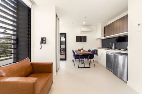 Executive One Bedroom Suite | Living room | 40-inch flat-screen TV with satellite channels, TV. Whitehorse Apartment Hotel