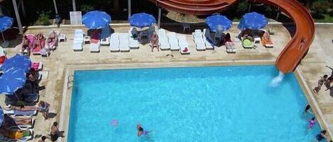 Outdoor pool, pool umbrellas, sun loungers