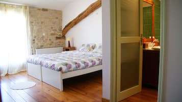 Premium bedding, free cots/infant beds, free WiFi