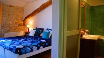 Ylelliset vuodevaatteet, ilmaiset vauvansängyt, ilmainen Wi-Fi