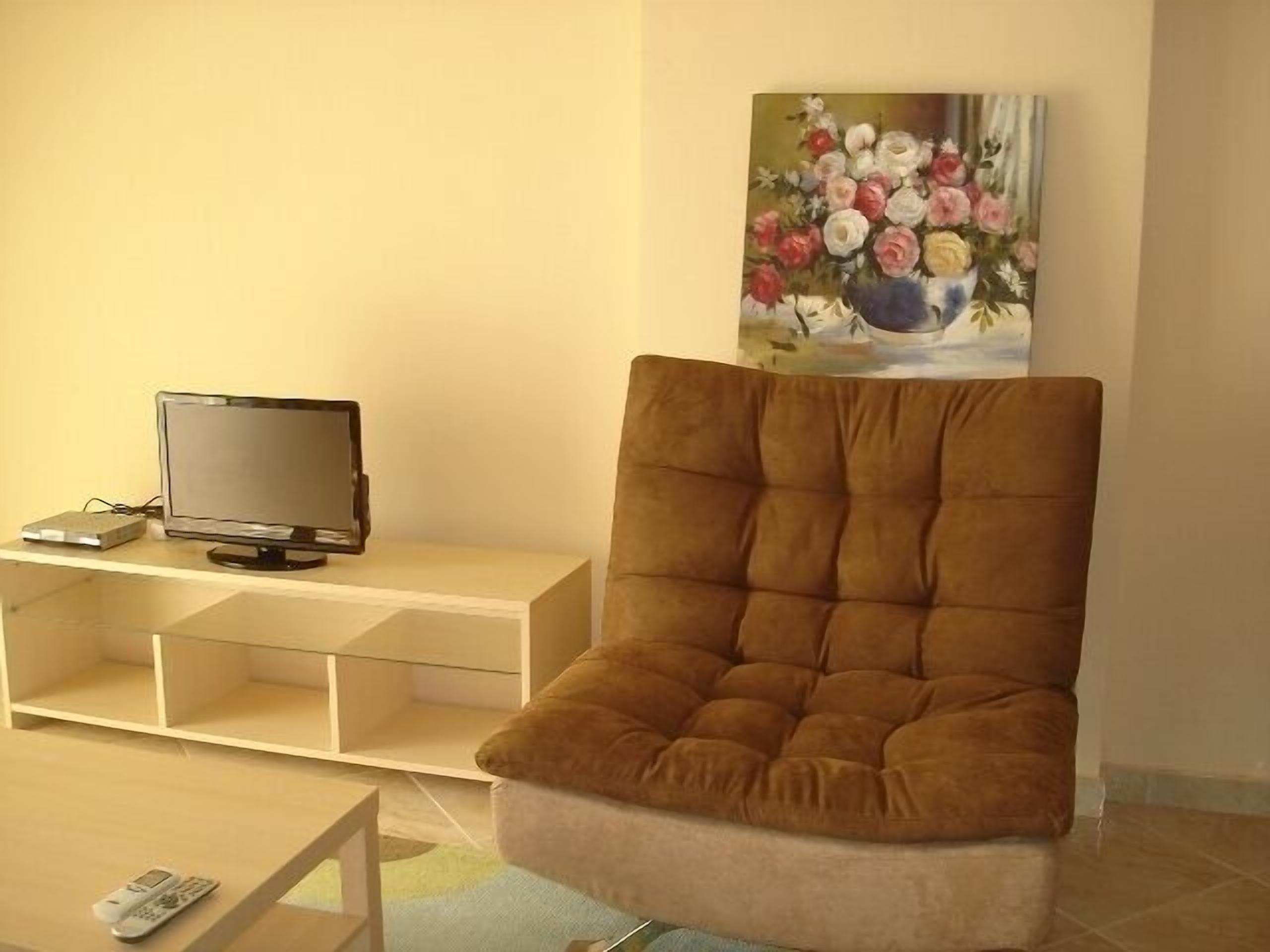 apartment, 1 bedroom | living area | flat-screen tv