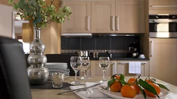 Apartment, 3 Bedrooms | Private kitchen | Fridge, microwave, oven, stovetop