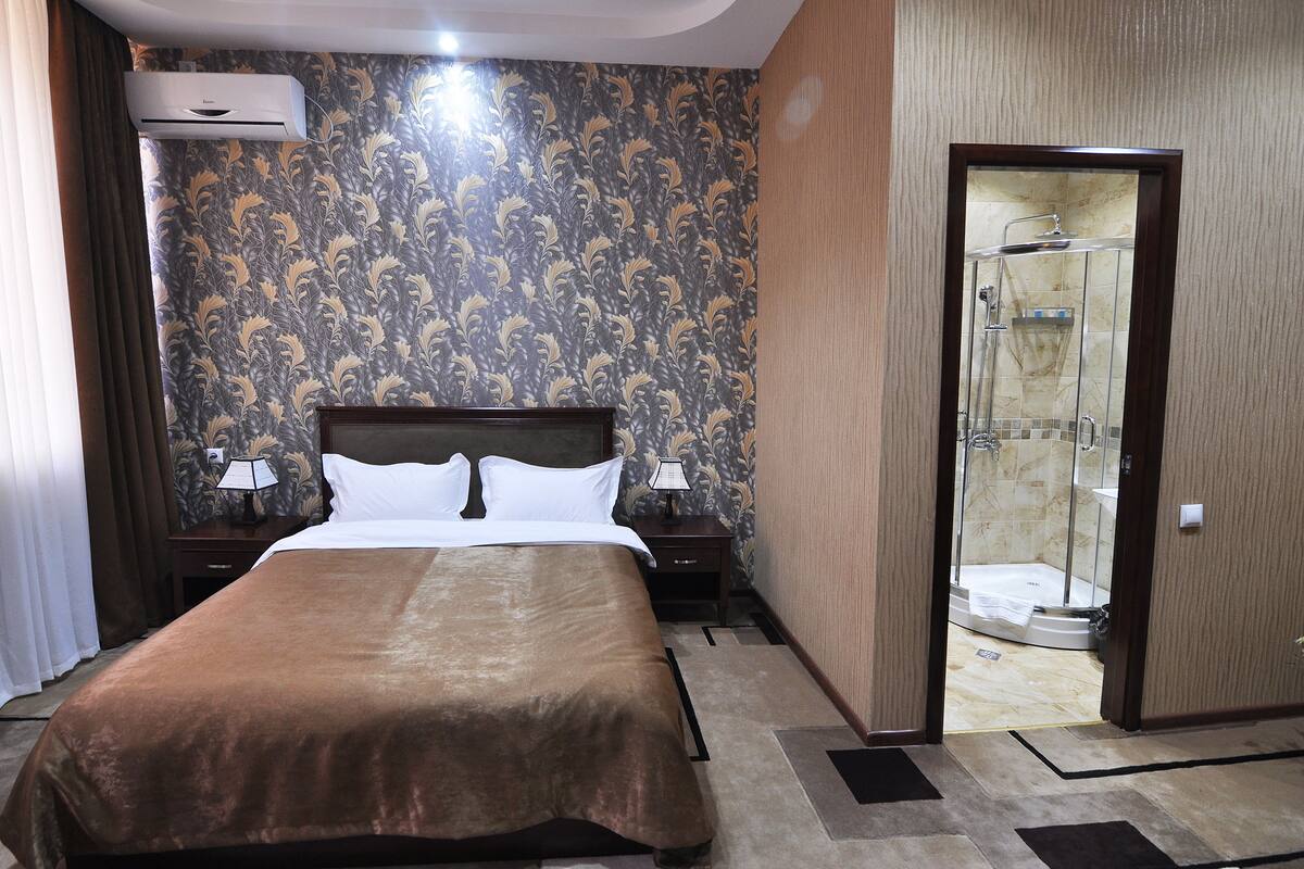 Suite, 1 Bedroom | Minibar, in-room safe, desk, rollaway beds (surcharge)