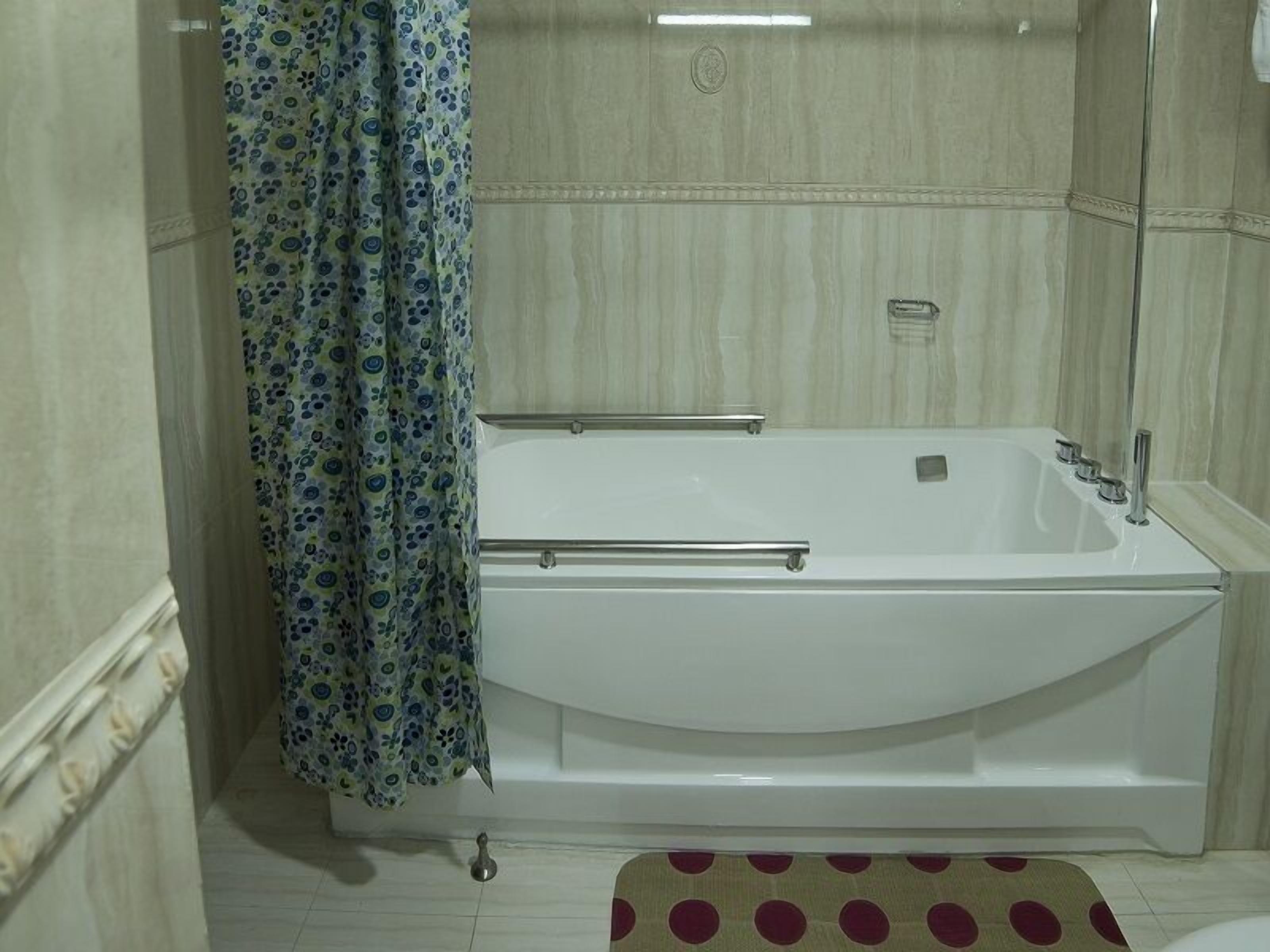 deep-soaking bathtub