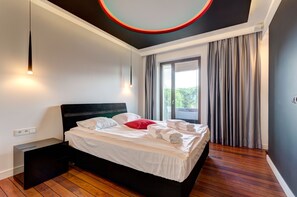 Deluxe-Apartment, zum Garten hin | Hochwertige Bettwaren, individuell dekoriert, individuell eingerichtet