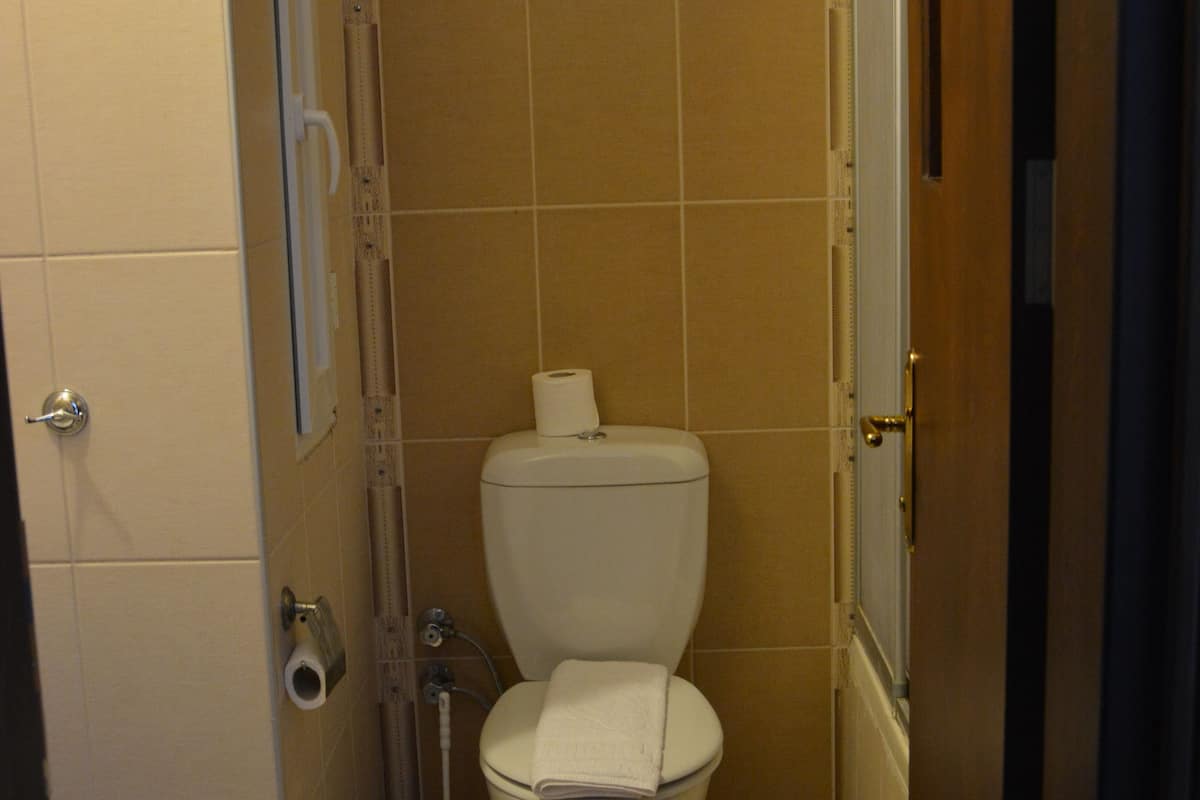 standard room, balcony, ground floor | bathroom | free toiletries, hair dryer, towels