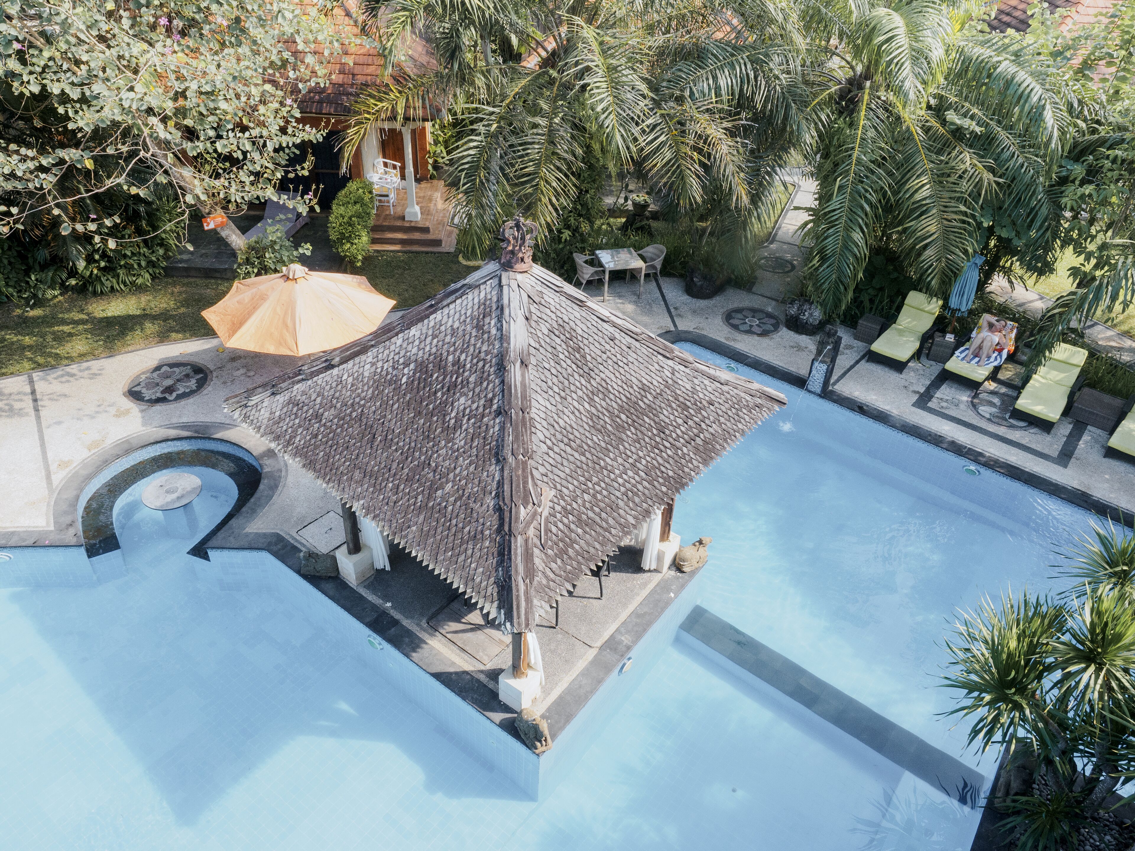 outdoor pool, pool loungers