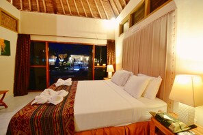 Minibar, in-room safe, desk, cribs/infant beds - Bayside Bungalows (Manggis)