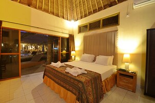 Bungalow, Pool View | Minibar, in-room safe, desk, cribs/infant beds