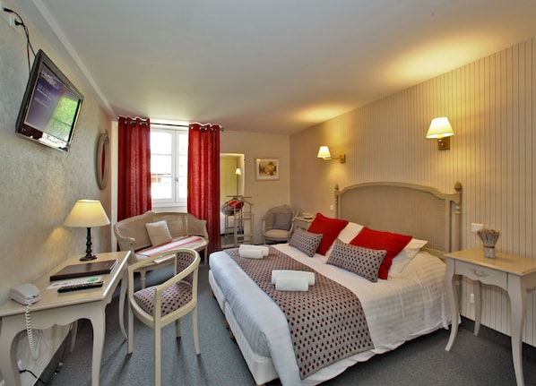 Superior-Doppelzimmer | Individuell dekoriert, individuell eingerichtet, Schreibtisch