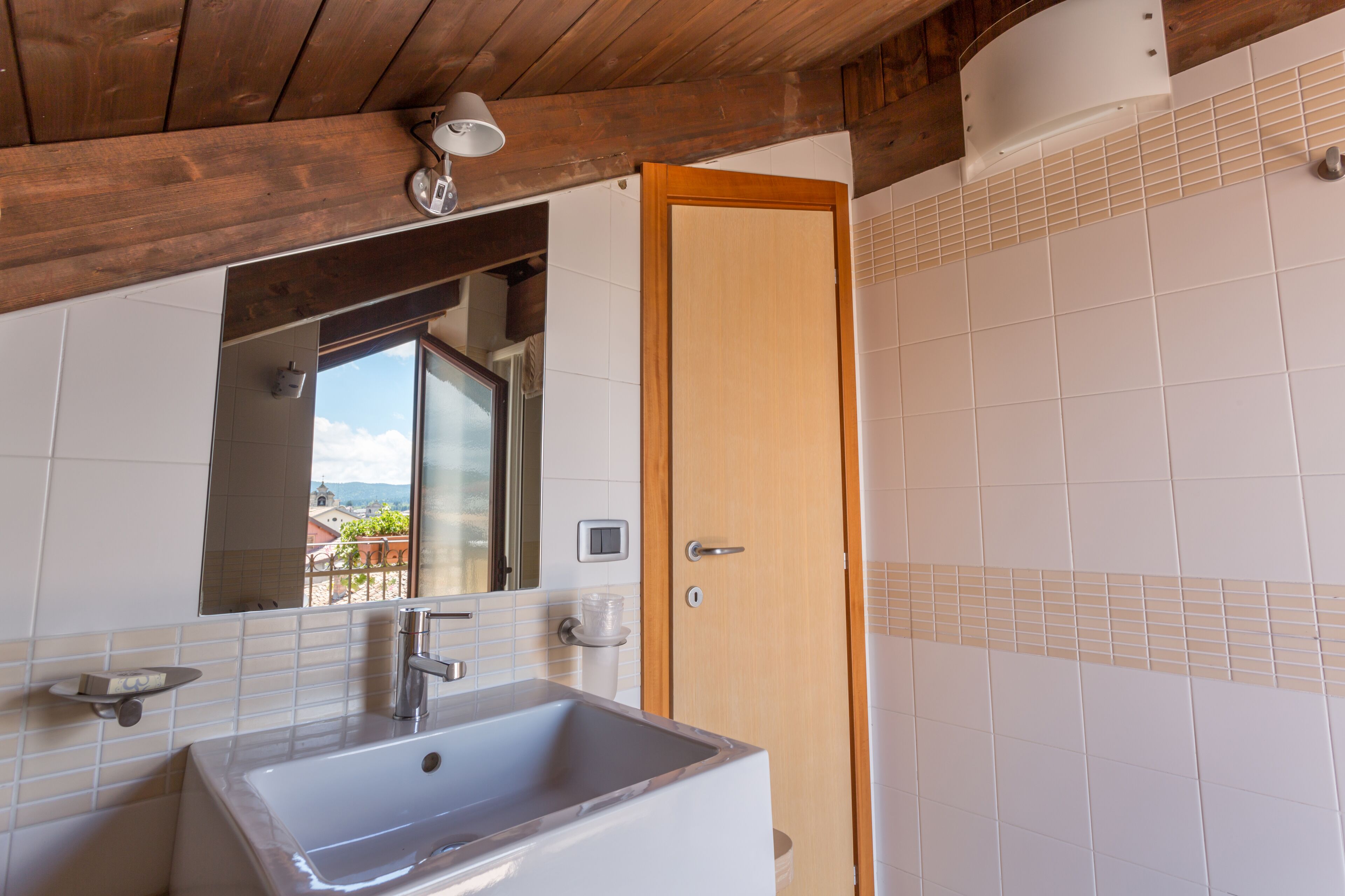 camera deluxe con letto matrimoniale o 2 letti singoli | bathroom | shower, free toiletries, hair dryer, bidet