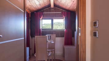Camera Deluxe con Letto Matrimoniale o 2 Letti Singoli | Sábanas italianas Frette, minibar, escritorio y insonorización