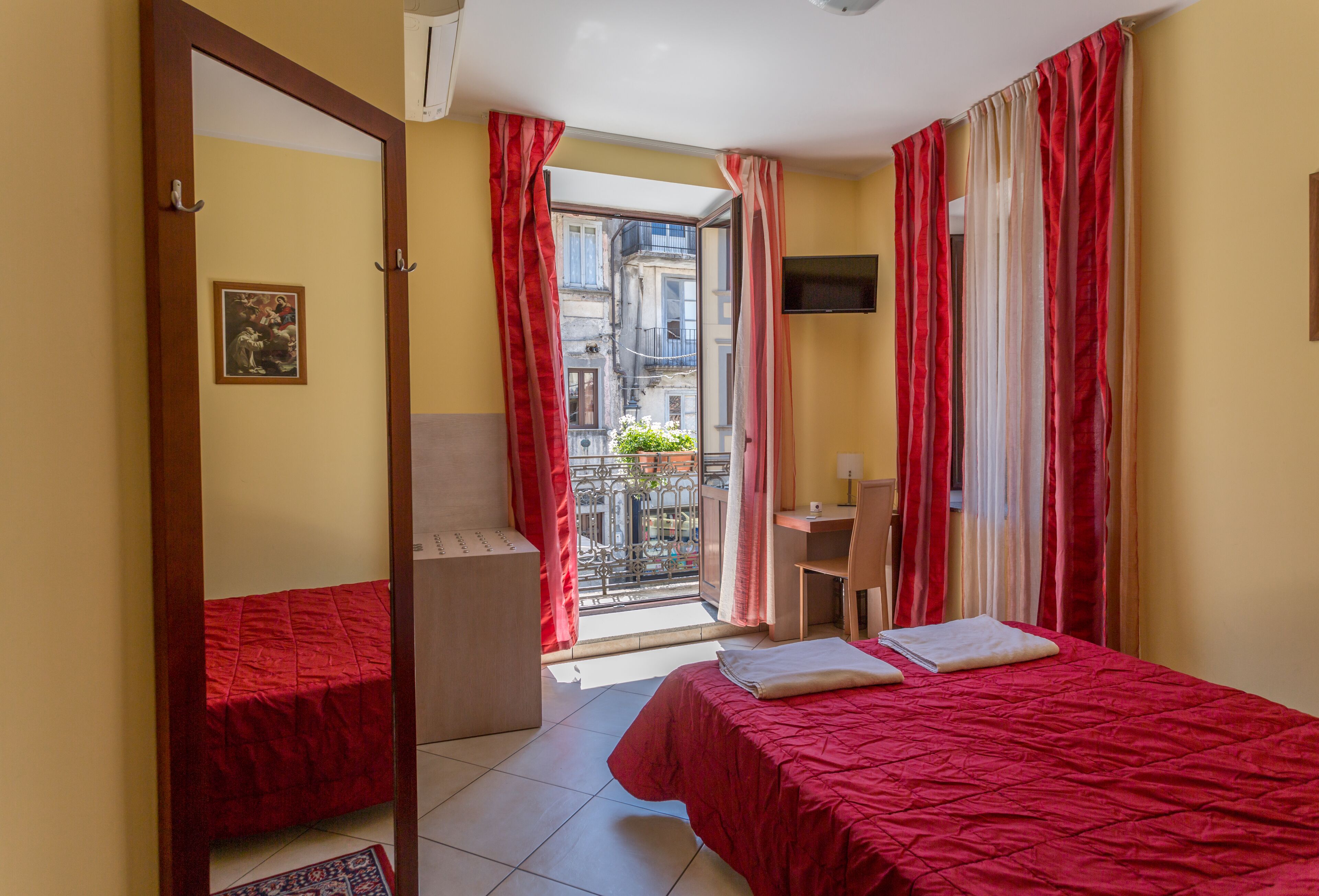 comfort double room | frette italian sheets, minibar, desk, soundproofing