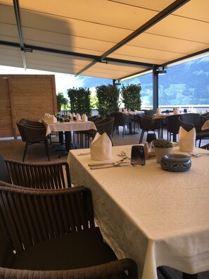 Breakfast, lunch, dinner served; Regional cuisine  - Hotel Elisabeth (Fuegen)