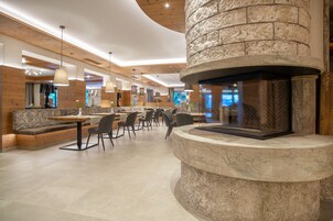 Breakfast, lunch, dinner served; Regional cuisine 