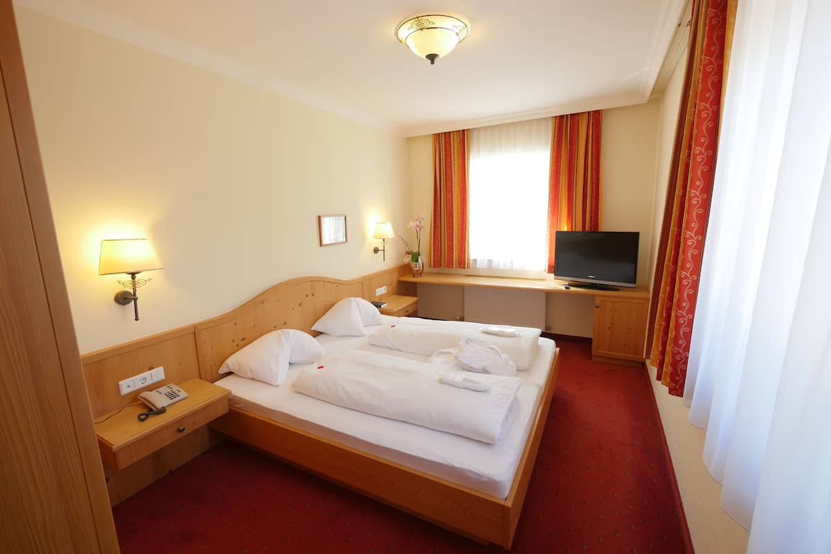 Suite, Mountain View | 1 bedroom, premium bedding, in-room safe, free WiFi