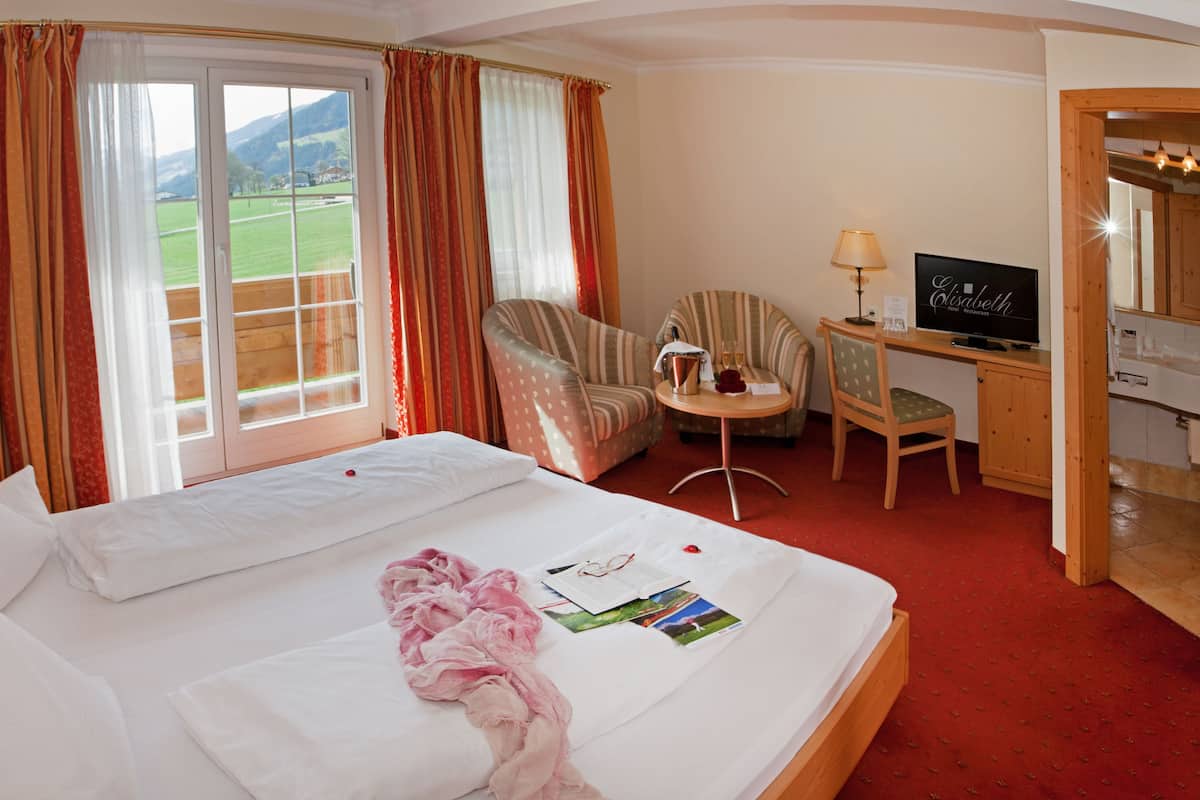 Superior Double Room, Mountain View | 1 bedroom, premium bedding, in-room safe, free WiFi