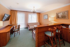 Leilighet | Oppholdsområde | En 0-tommers Flatskjerm-TV med kabel-kanaler samt TV