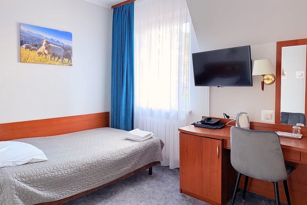 Single Room | Desk, cribs (surcharge), bed sheets