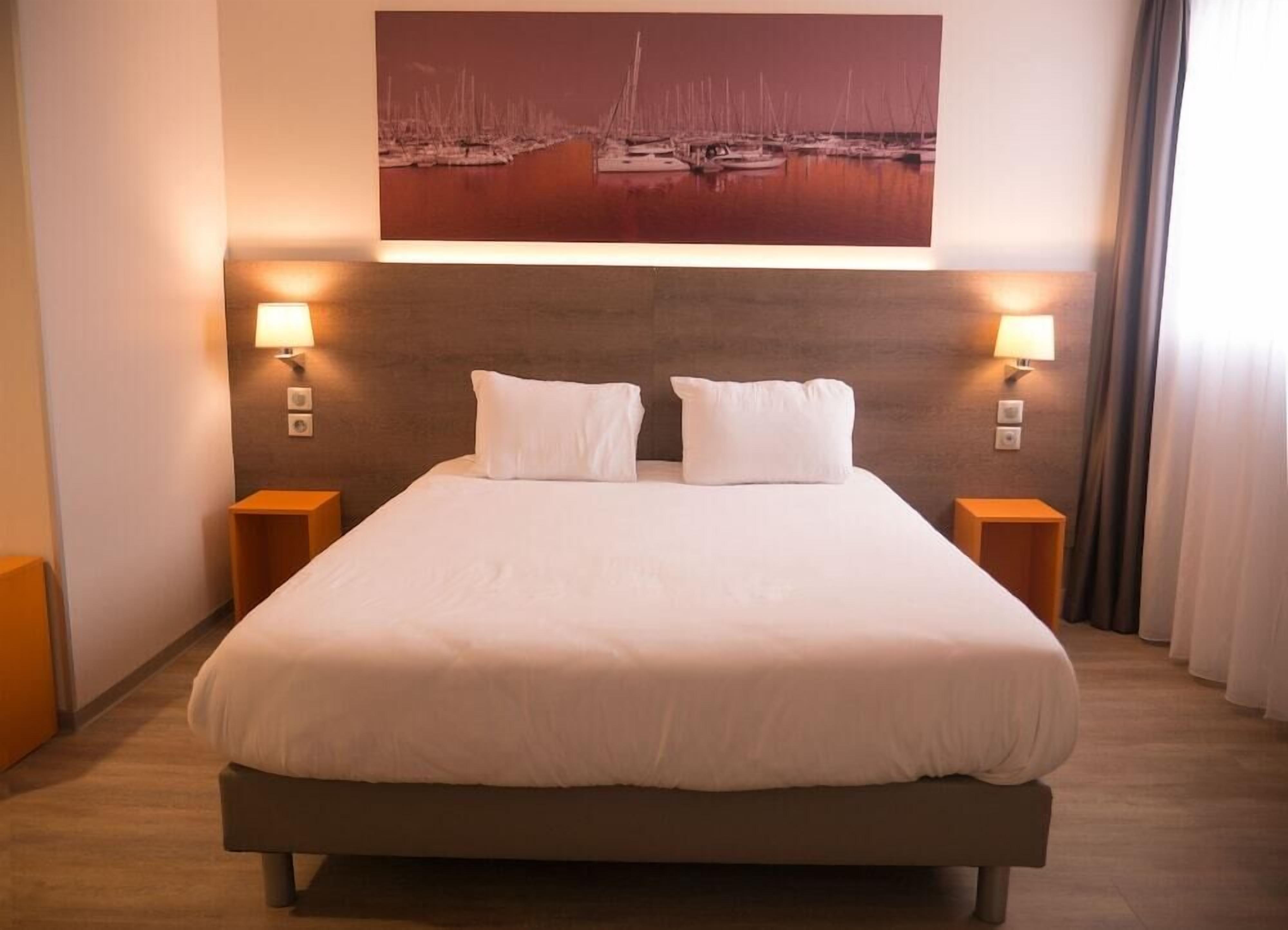 Premium bedding, in-room safe, desk, blackout curtains