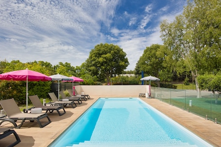Seasonal outdoor pool, open 9:00 AM to 9:00 PM, pool umbrellas. Best Western Hotelio Montpellier Sud