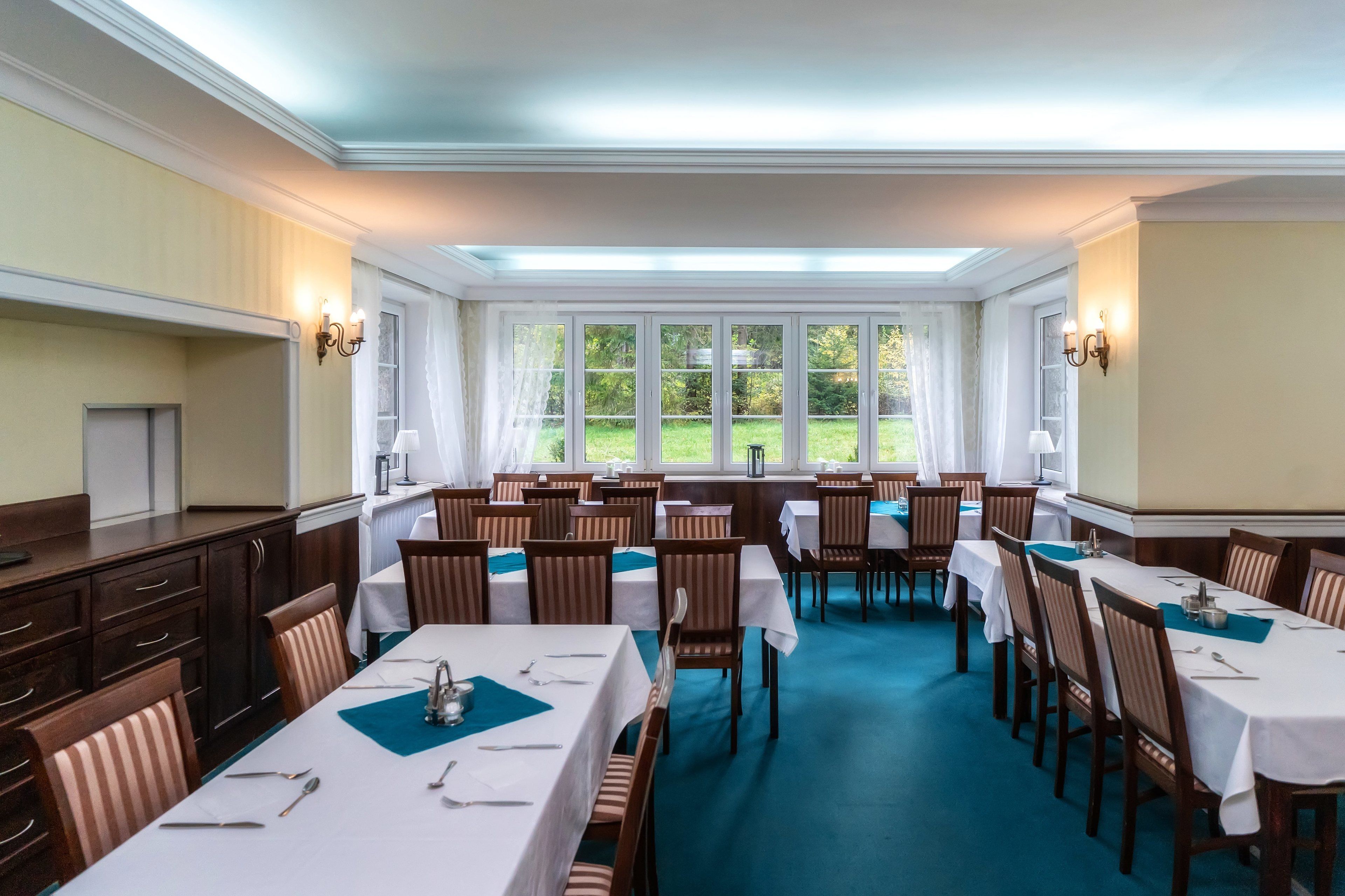 包含每日自助早餐