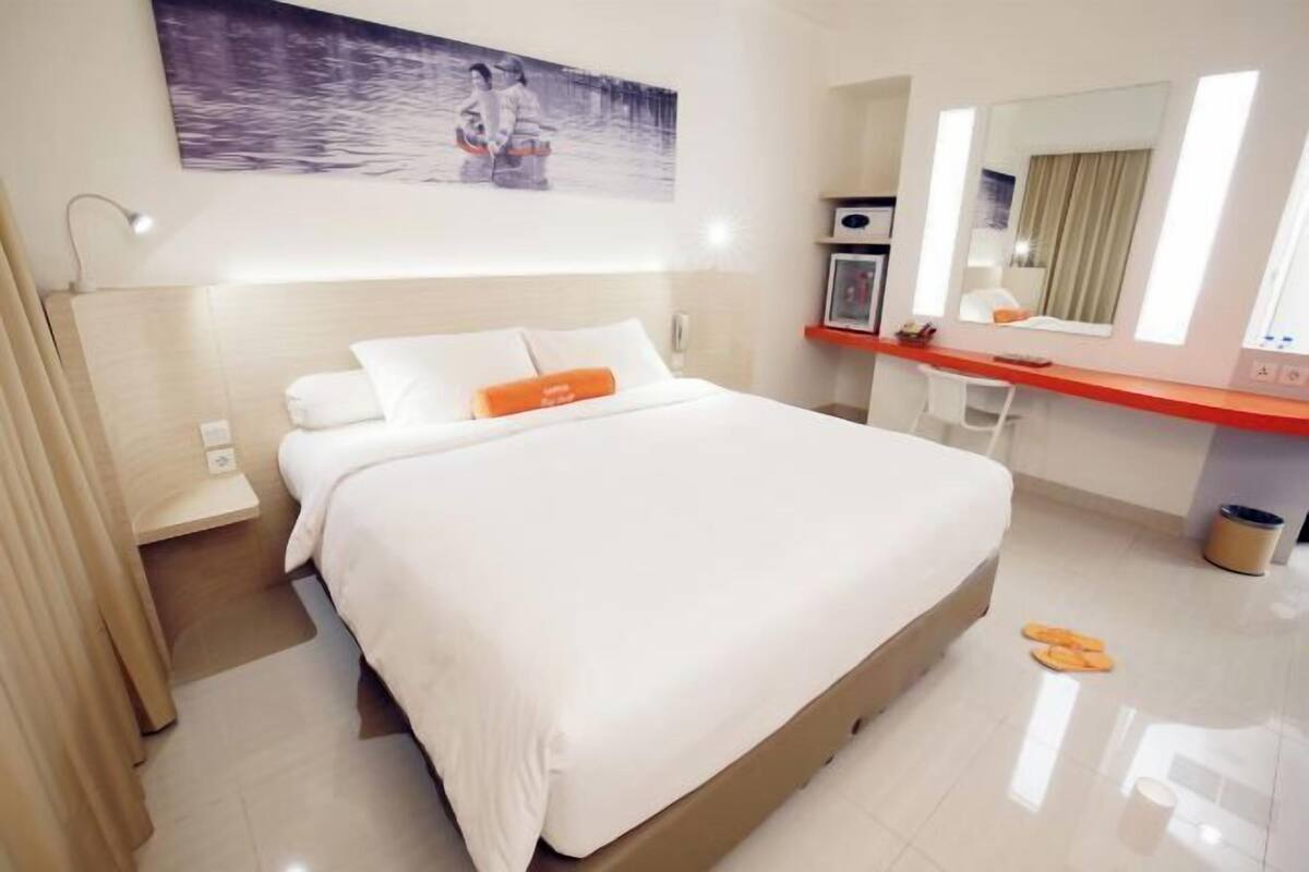 Luxe beddengoed, een minibar, een kluis op de kamer, een bureau