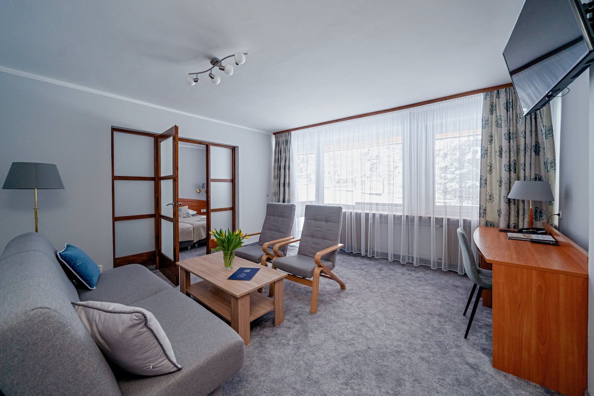 Apartment (3 adults) | Living area | 0-inch flat-screen TV with cable channels, TV