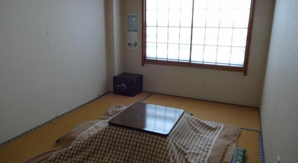 Economy Room (Japanese-Style Room with Shared Bath) | Free WiFi - Lodge Masaemon (Yuzawa)