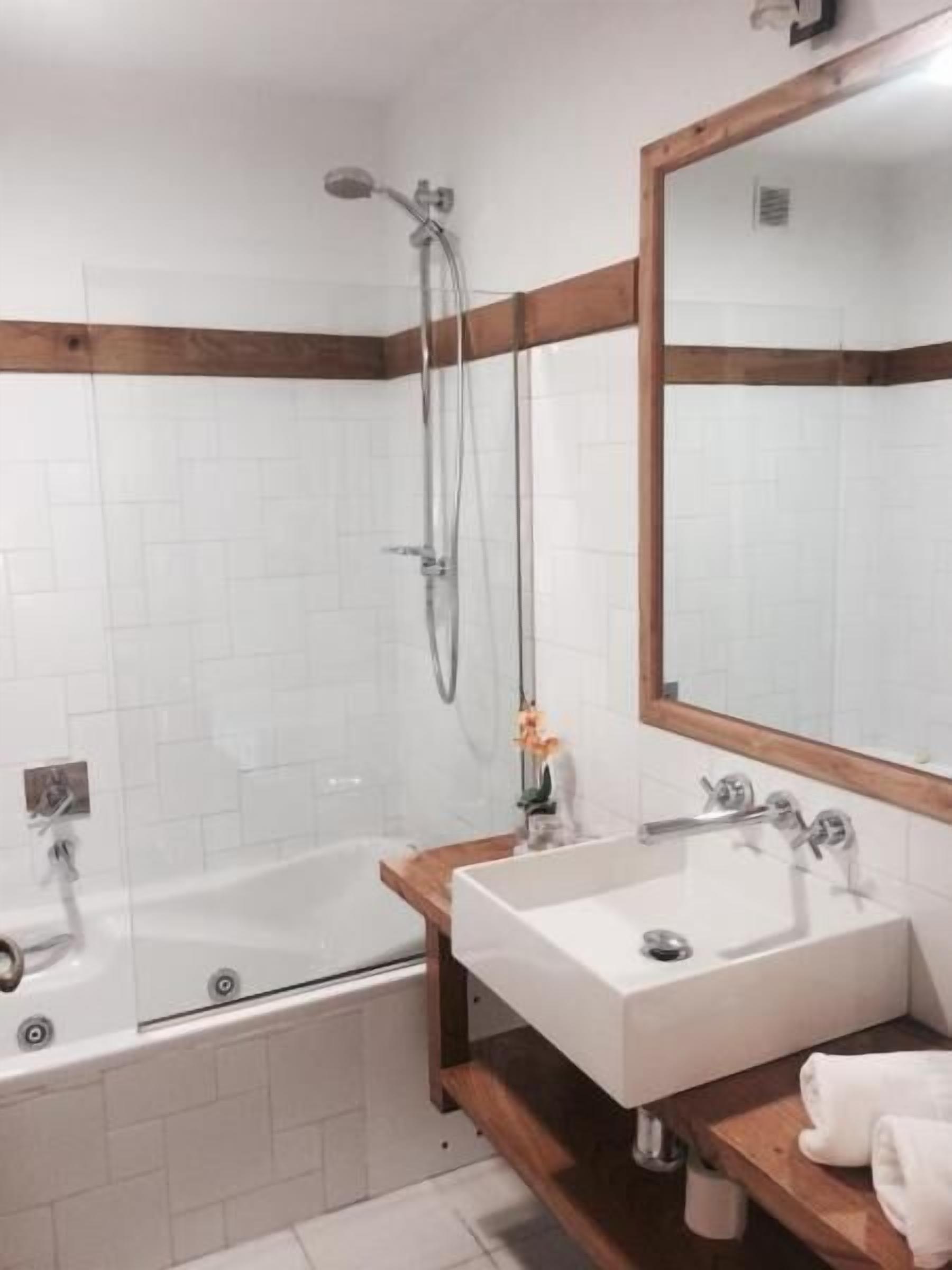 double room, private bathroom (uso individual) | bathroom