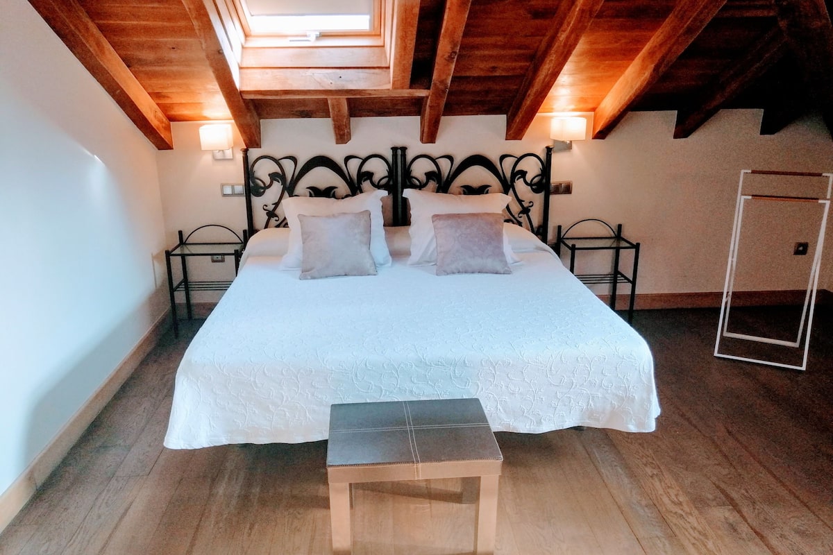 suite, private bathroom | 1 bedroom