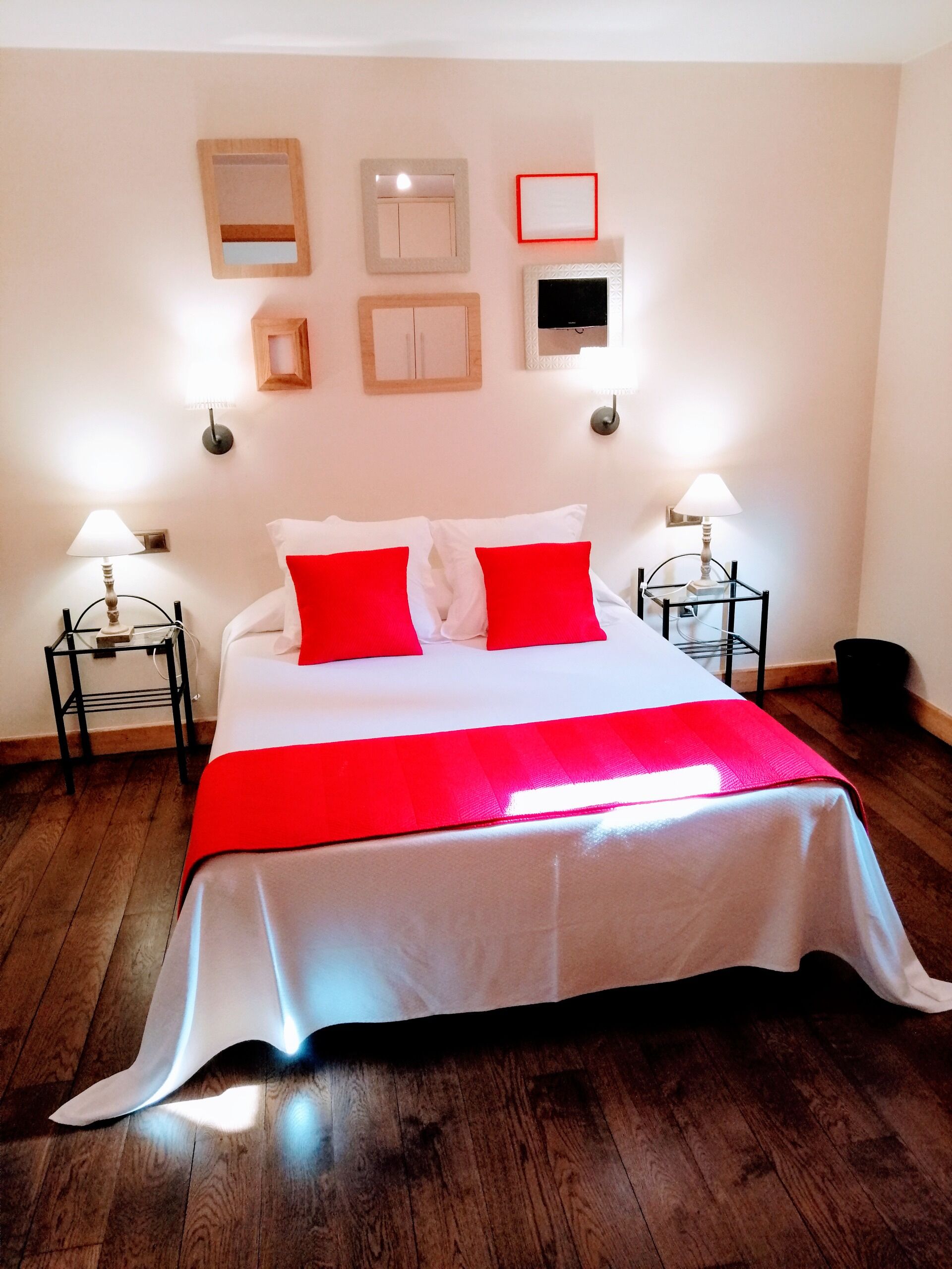 double room, private bathroom (uso individual) | 1 bedroom