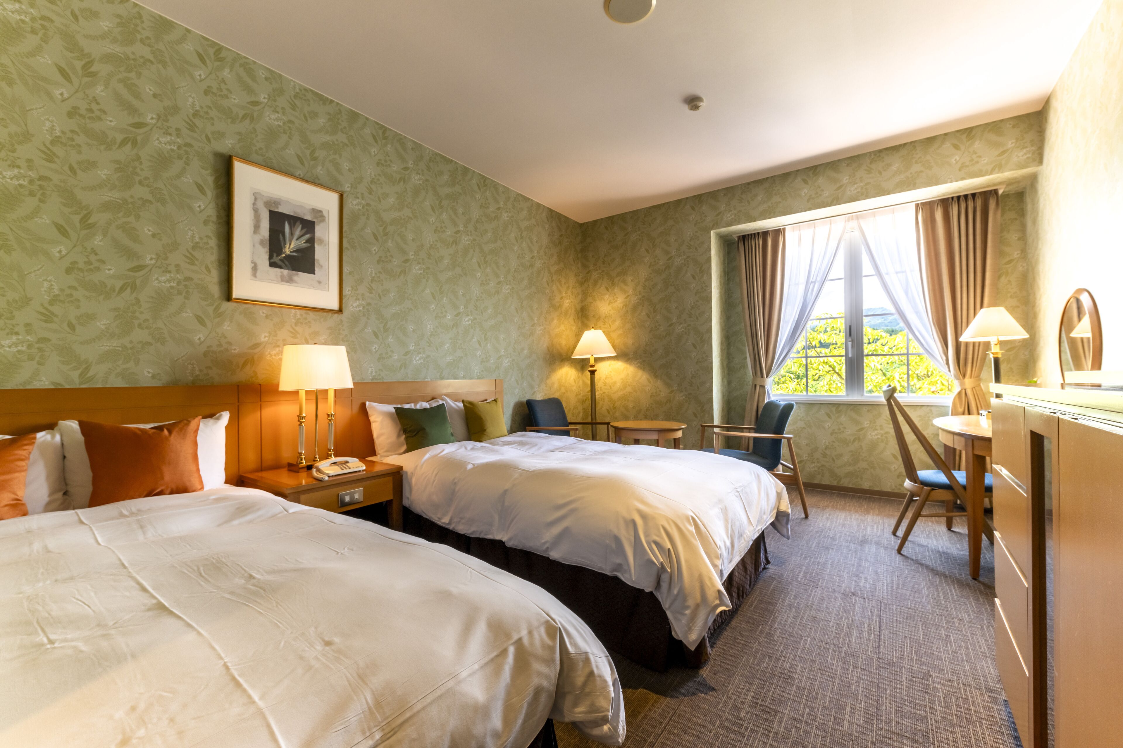 standard twin room | 1 bedroom, down duvets, minibar, desk