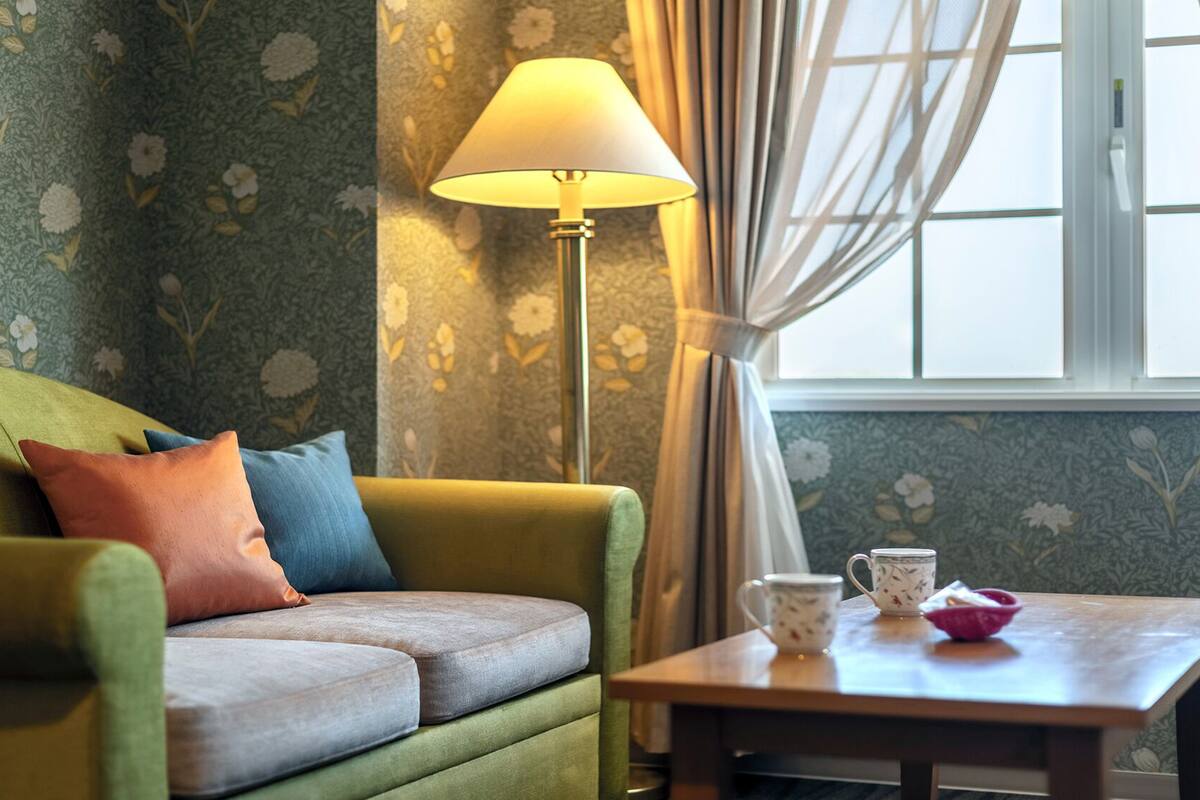 deluxe twin room | 1 bedroom, down duvets, minibar, desk