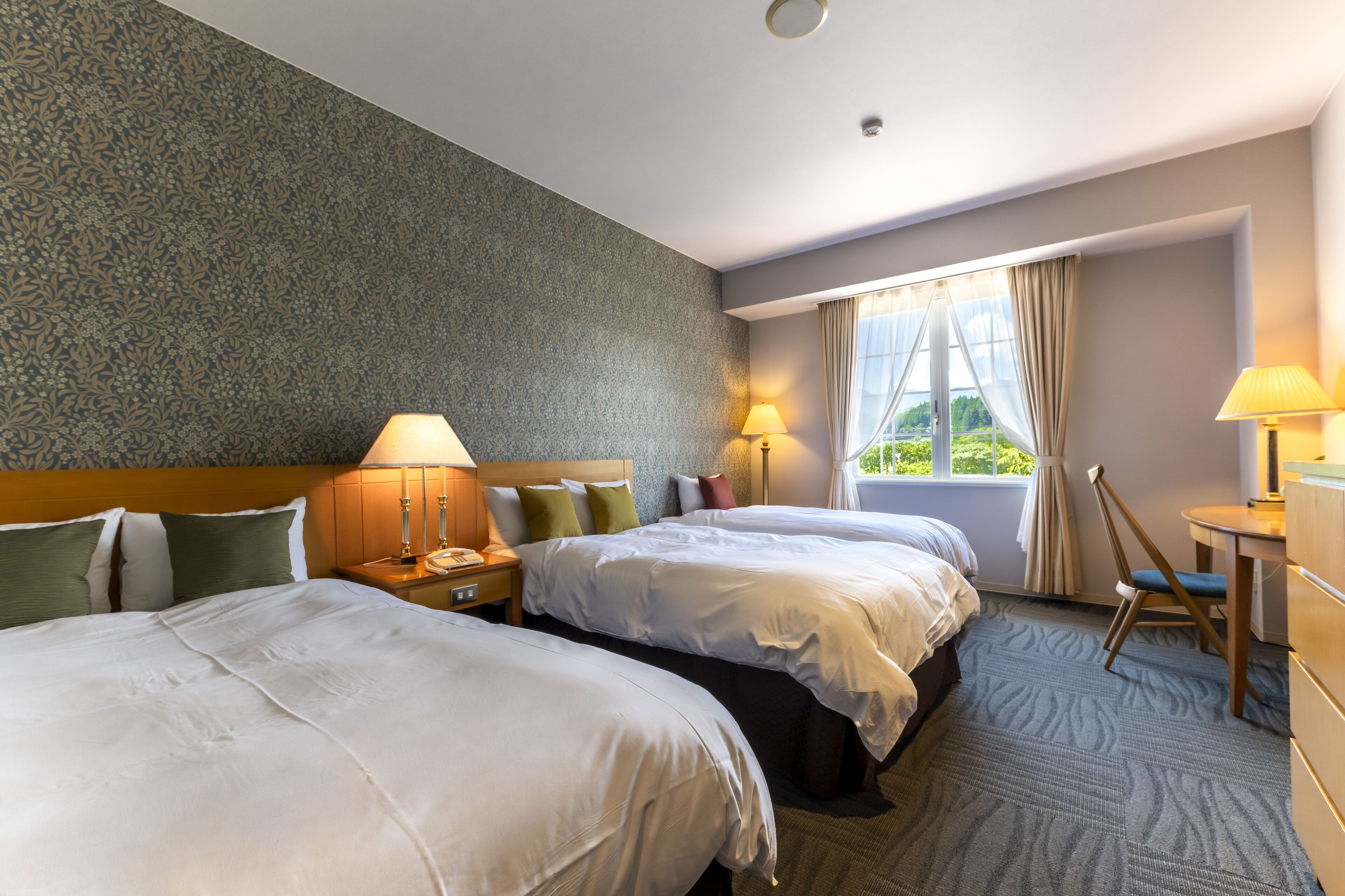 standard twin room | 1 bedroom, down duvets, minibar, desk