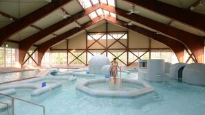 室內游泳池和室外游泳池