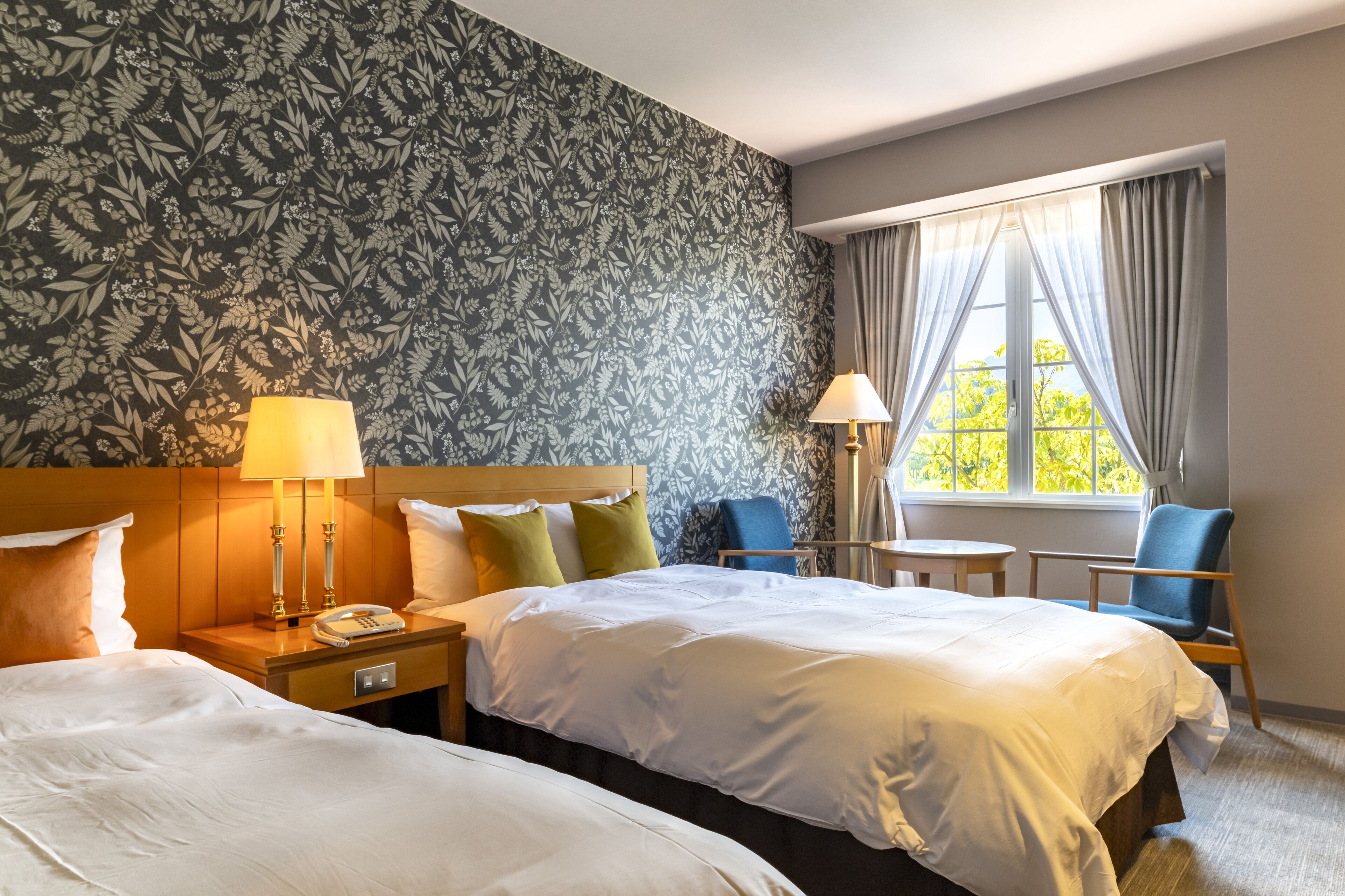 standard twin room | 1 bedroom, down duvets, minibar, desk