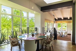 Frukost, lunch och middag serveras