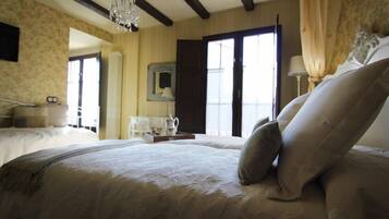 Twin Room (Jardín) | In-room safe, desk, soundproofing, free cots/infant beds