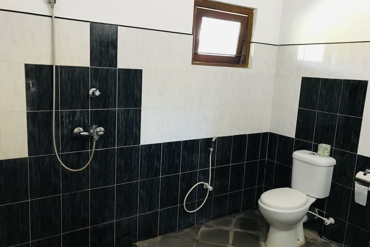 family room, 1 bedroom, garden view | bathroom | shower, free toiletries, towels
