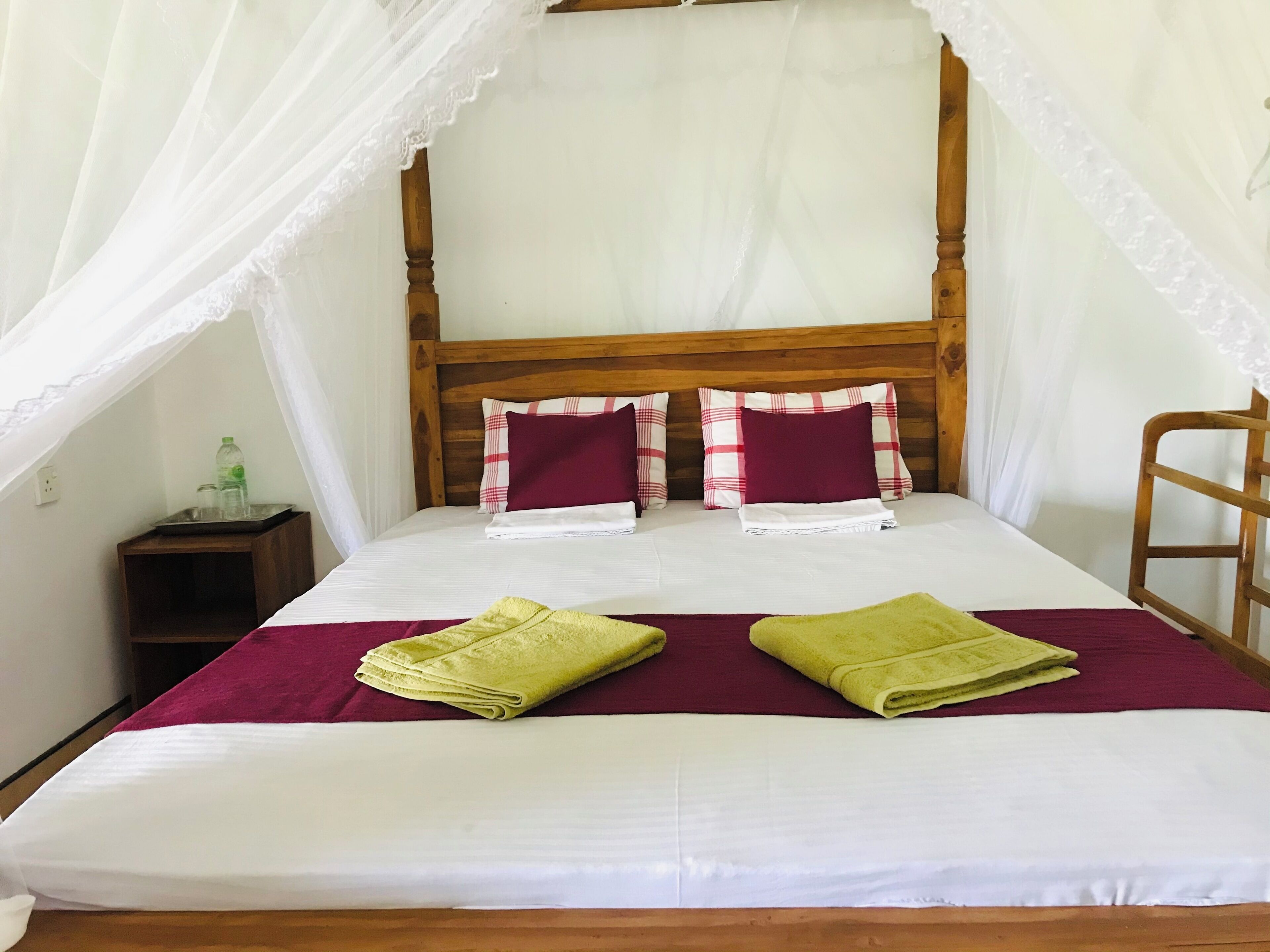 standard double room | desk, free wifi, bed sheets