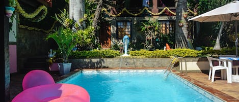 Outdoor pool, sun loungers