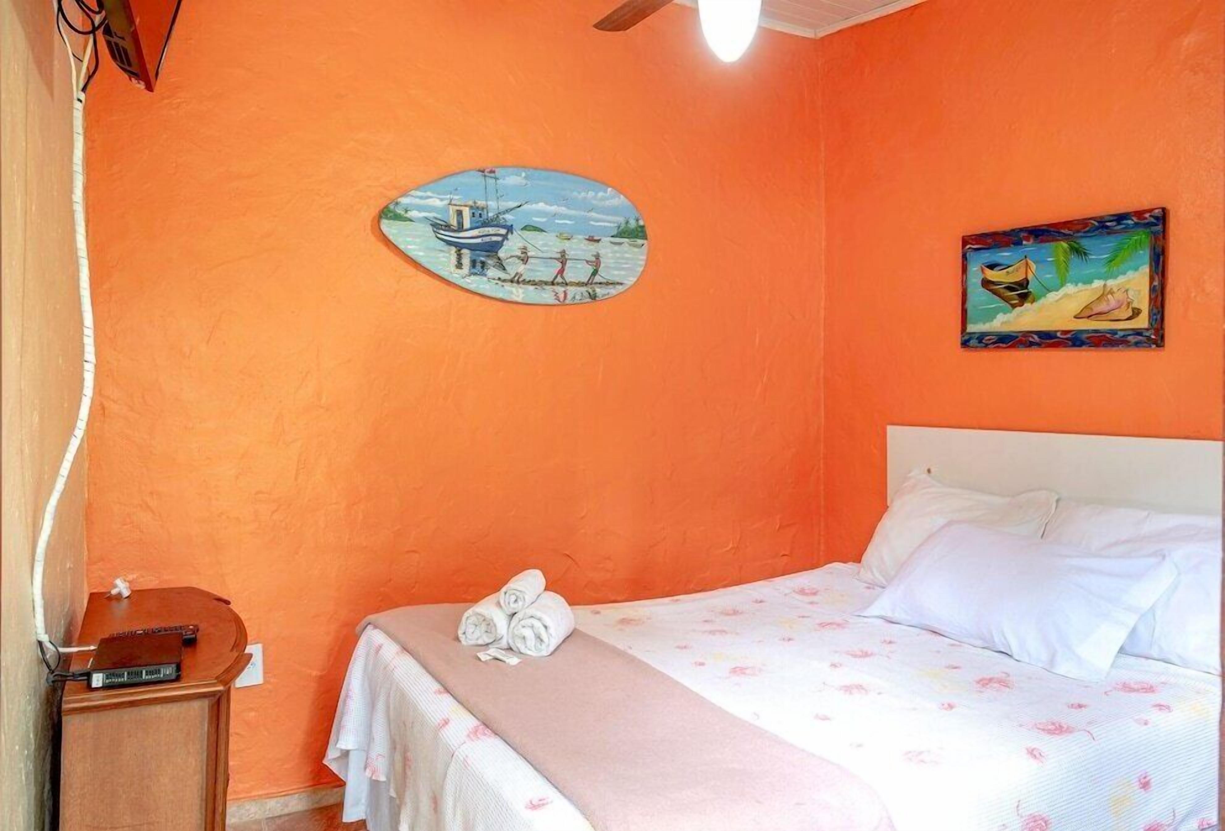 Minibar, wifi gratis, ropa de cama